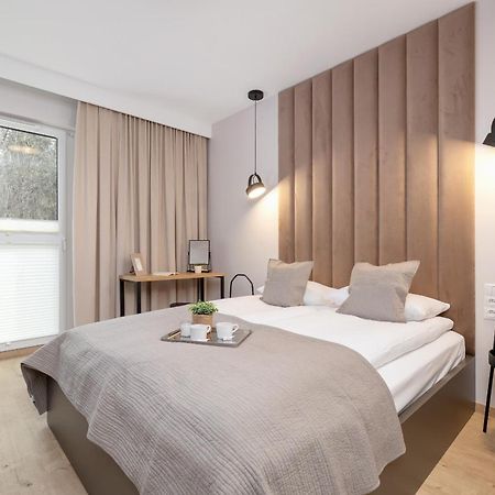 Bright Apartment In Krakow With Garden, Air Conditioning, Parking And Desk By Renters Prestige エクステリア 写真
