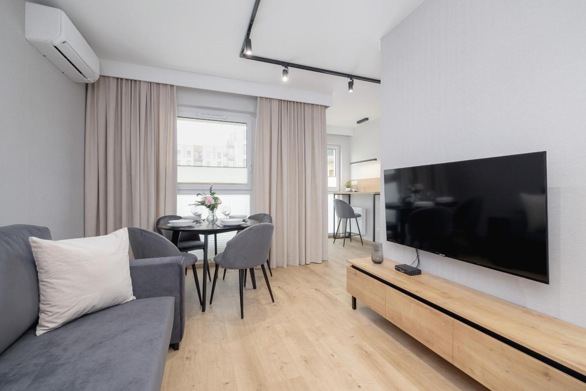 Bright Apartment In Krakow With Garden, Air Conditioning, Parking And Desk By Renters Prestige エクステリア 写真
