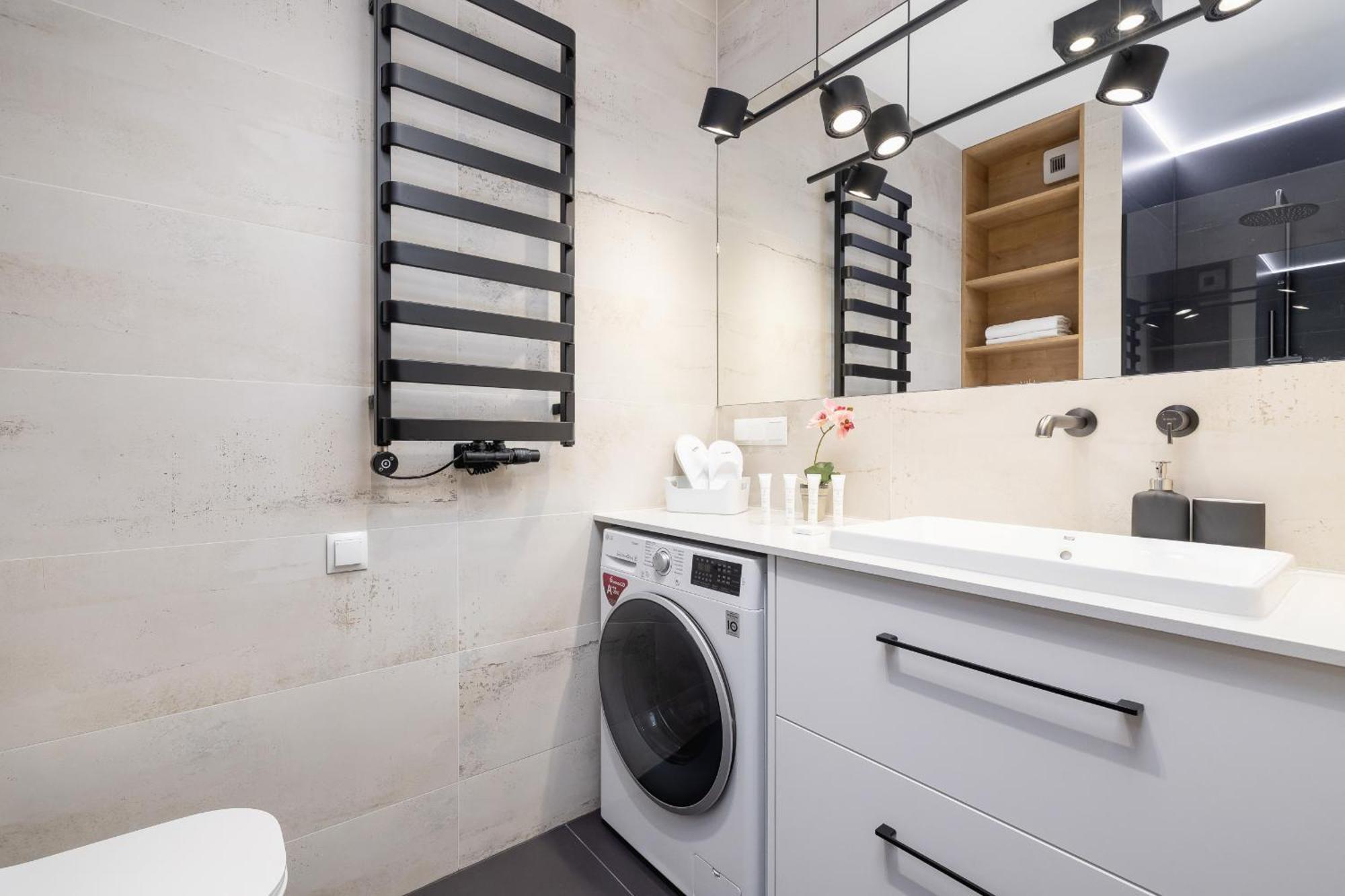 Bright Apartment In Krakow With Garden, Air Conditioning, Parking And Desk By Renters Prestige エクステリア 写真