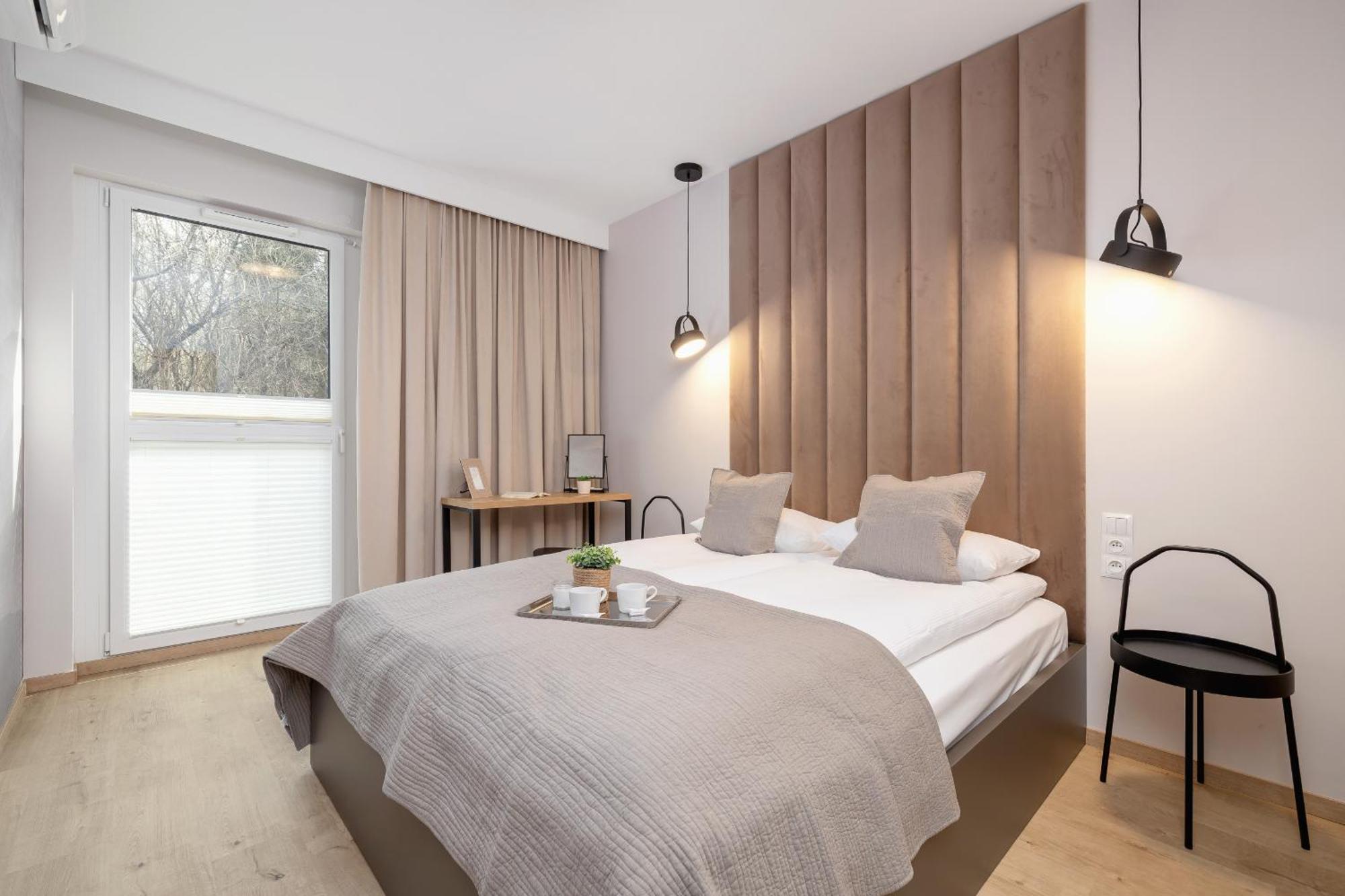 Bright Apartment In Krakow With Garden, Air Conditioning, Parking And Desk By Renters Prestige エクステリア 写真