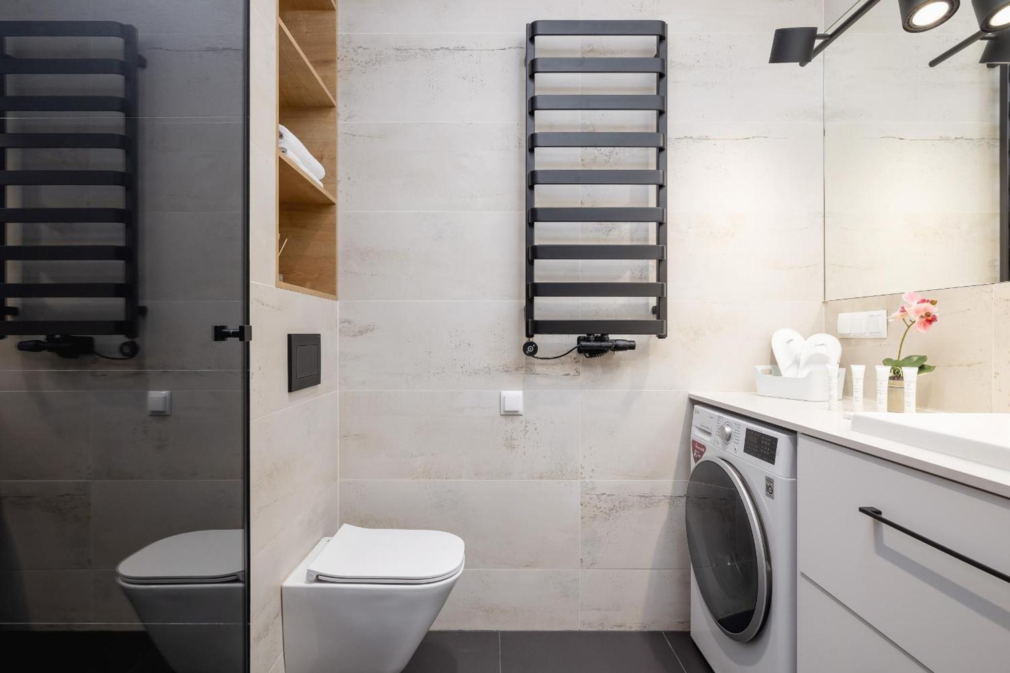 Bright Apartment In Krakow With Garden, Air Conditioning, Parking And Desk By Renters Prestige エクステリア 写真