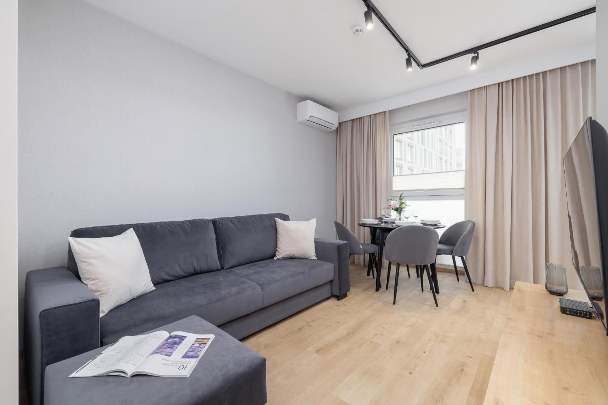Bright Apartment In Krakow With Garden, Air Conditioning, Parking And Desk By Renters Prestige エクステリア 写真