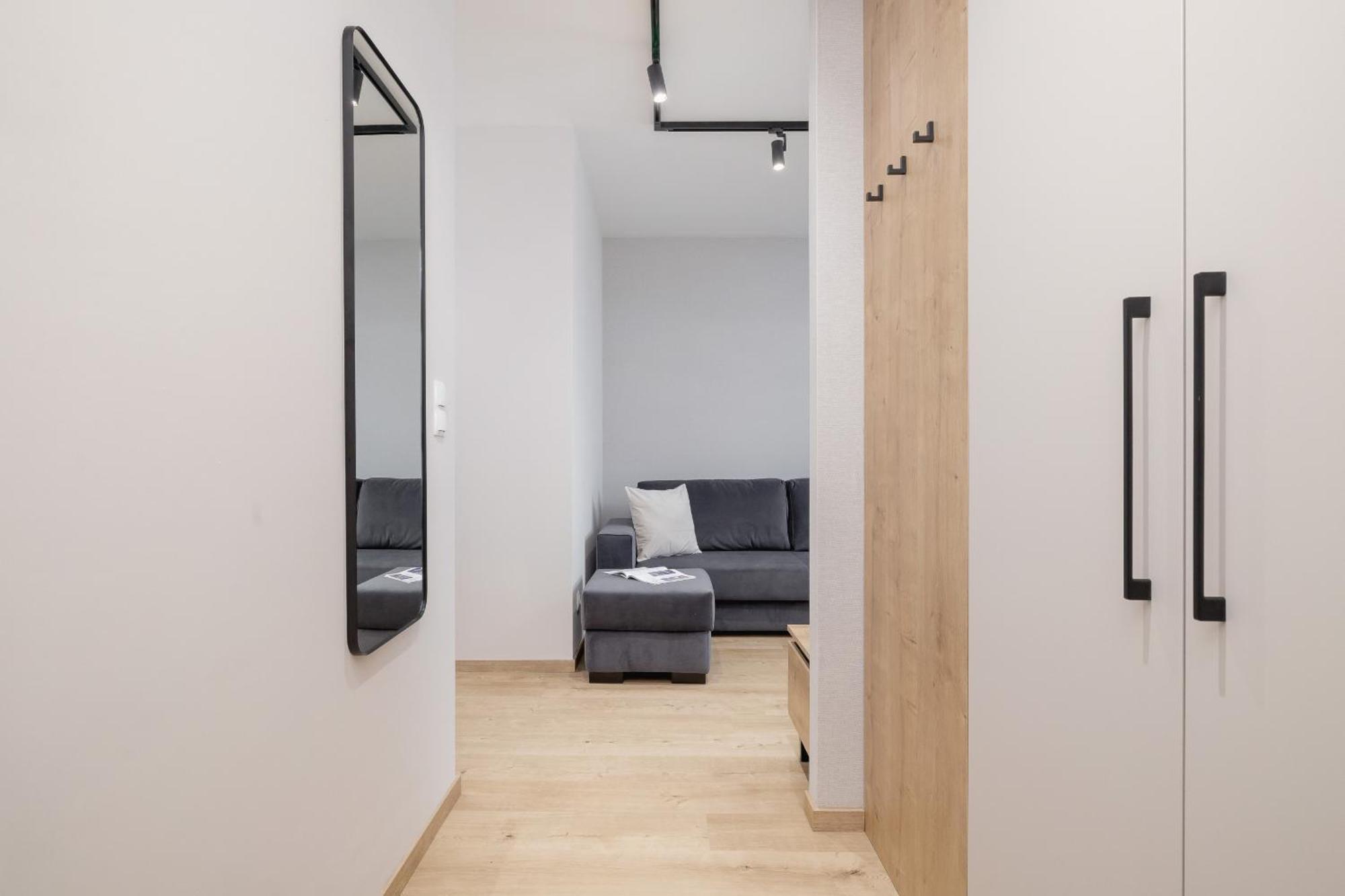 Bright Apartment In Krakow With Garden, Air Conditioning, Parking And Desk By Renters Prestige エクステリア 写真