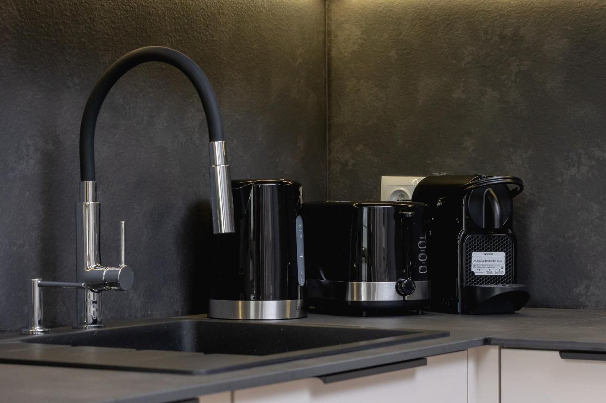 Bright Apartment In Krakow With Garden, Air Conditioning, Parking And Desk By Renters Prestige エクステリア 写真