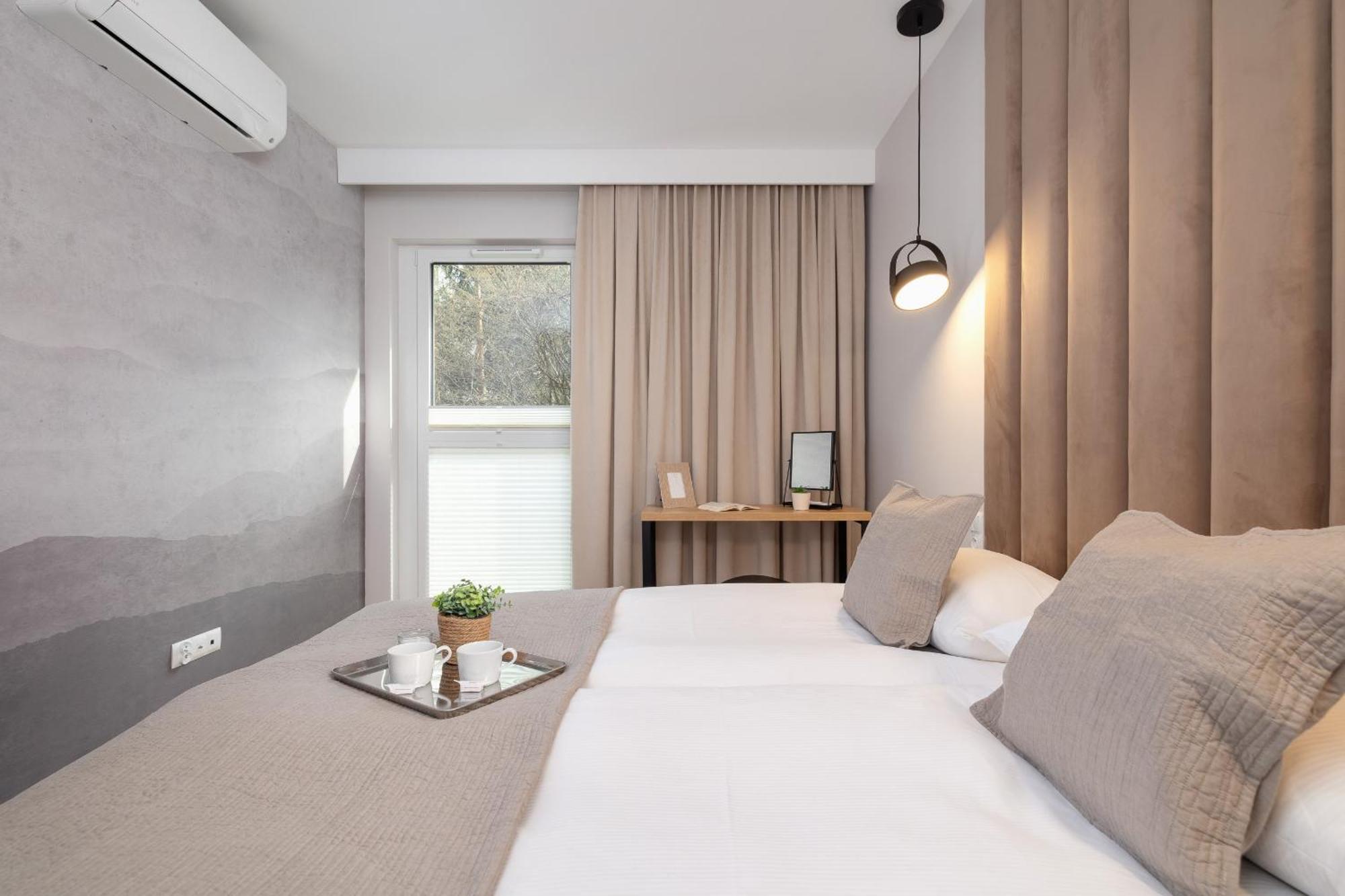 Bright Apartment In Krakow With Garden, Air Conditioning, Parking And Desk By Renters Prestige エクステリア 写真