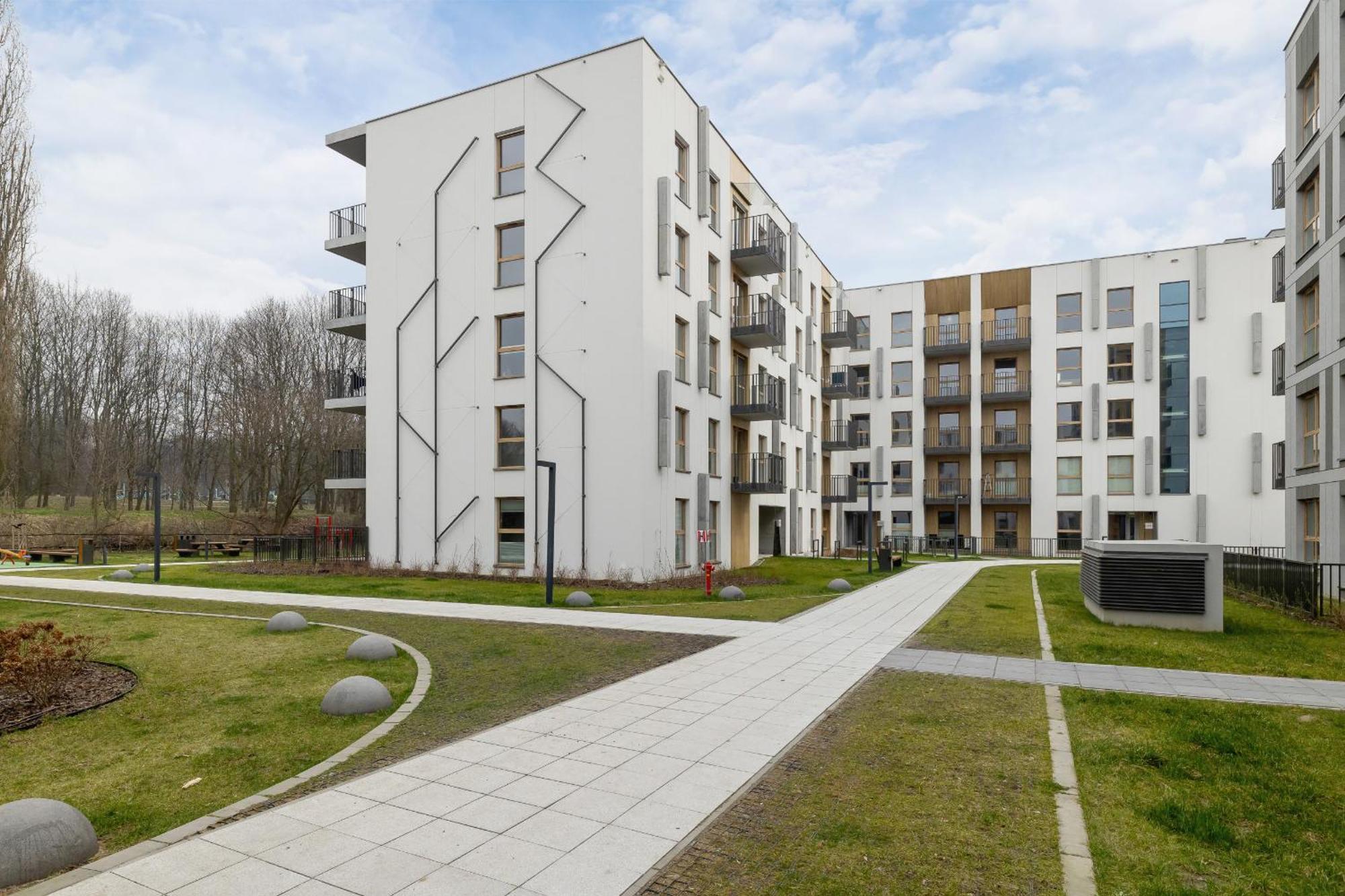 Bright Apartment In Krakow With Garden, Air Conditioning, Parking And Desk By Renters Prestige エクステリア 写真