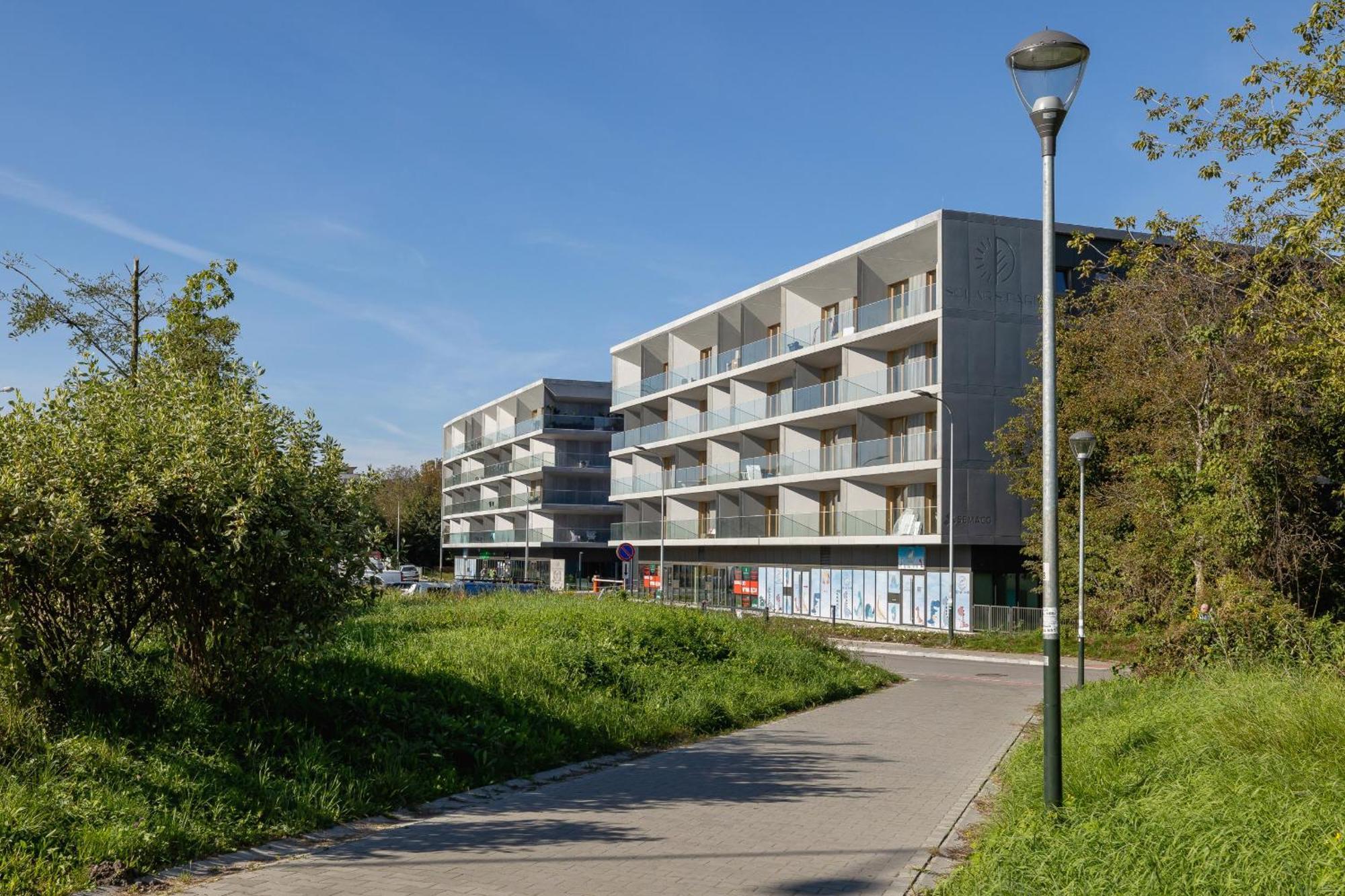 Bright Apartment In Krakow With Garden, Air Conditioning, Parking And Desk By Renters Prestige エクステリア 写真